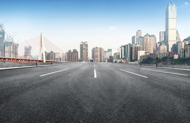 Fototapeta na wymiar The expressway and the modern city skyline are in Chongqing, China.