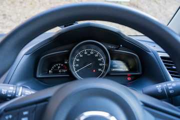 車 メーター スピード デザイン 視認性