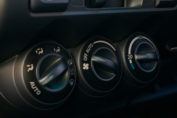 自動車 車 夏 猛暑 エアコン 故障 修理代