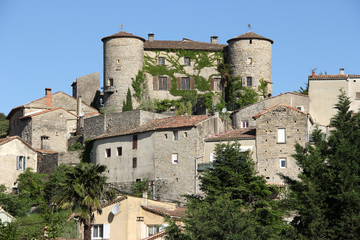 Fototapeta na wymiar view of an old medieval fortress in the central french mountains
