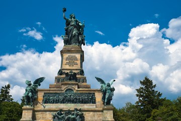Fototapeta na wymiar Niederwald Denkmal Rüdesheim Deutschland