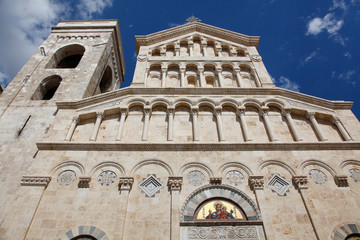 Fototapeta na wymiar Facciata della Cattedrale di Santa Maria a Cagliari