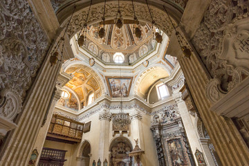 Fototapeta na wymiar Interno Chiesa di San Michele nel quartiere stampare a Cagliari