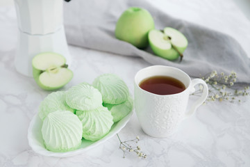 Apple marshmallow with tea