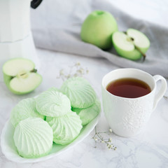 Apple marshmallow with tea