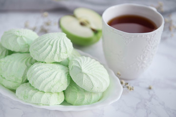 Apple marshmallow with tea