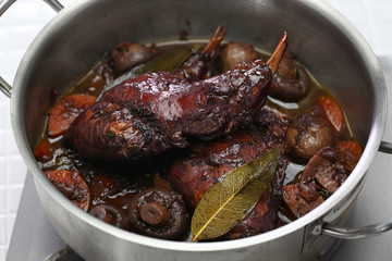 rabbit cooked in red wine