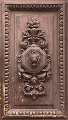 Lion depicted in the wooden relief