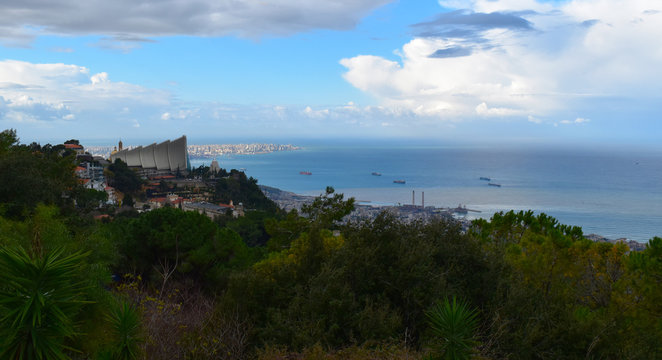 Panorama de harissa avec son &eacute;glise moderne et la mediterran&eacute;e et Beyrouth en arri&egrave;re plan; Liban