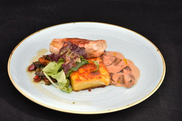 Colorful Salad with Fillet of Venison  and avocado sauce 