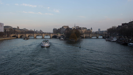 Fototapeta na wymiar River through Paris