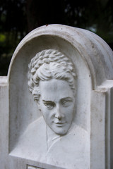 Schöne Frau in Stein gemeißelt Grab in Holland