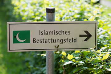 Wegweiser zum Islamischen Bestattungsfeld