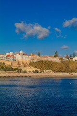 Naklejka premium Vista da Cidade de Sines e da Praia Vasco da Gama, Alentejo, Portugal