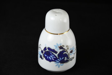  ceramic  salt shaker