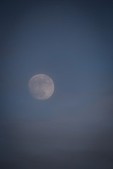 Obraz premium Mond am Abendhimmel