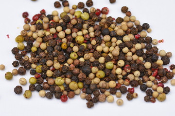 Colored pepper condiment