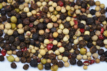 Colored pepper condiment