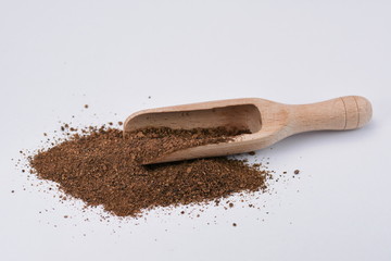 allspice powder and wooden spoon 