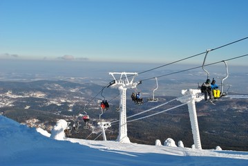 Wyciąg narciarski w Karkonoszach - obrazy, fototapety, plakaty