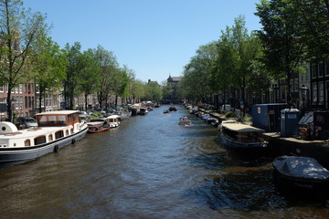 Fototapeta na wymiar Canal à Amsterdam