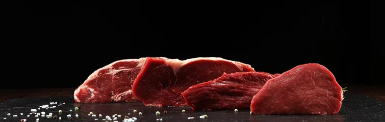 Foto auf Alu-Dibond Steak roh. Barbecue Rib Eye Steak, trocken gereiftes Wagyu Entrecote Steak. © beats_