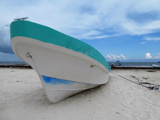 Fischerboot am Strand