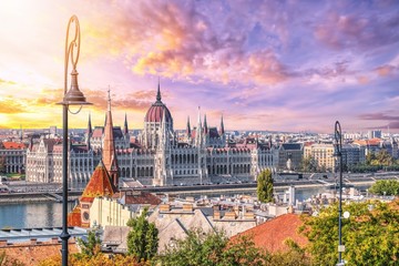 Obraz premium Węgierski parlament, Budapeszt o zachodzie słońca