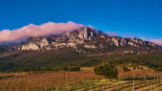 Nubes sobre la monta&ntilde;a