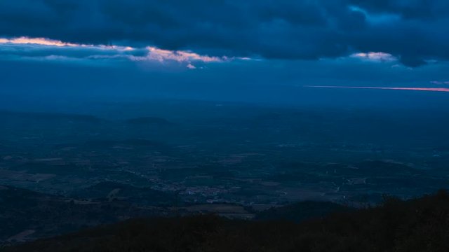 Rayos de luz sobre el valle
