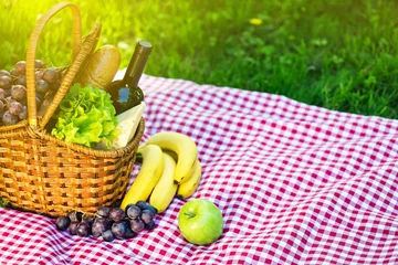 Foto op Plexiglas Picnic basket in summer park © photopixel