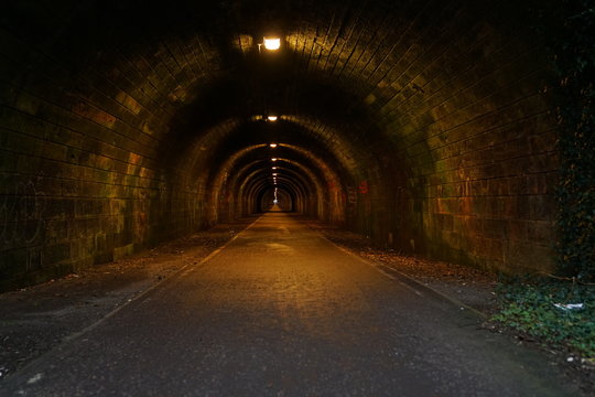 Fototapeta tunel peatonal