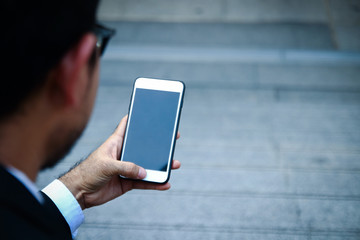 Office worker Hold the phone, contact the customer