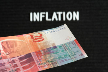 Ein Geldschein Schweizer Franken CHF und die Inflation in der Schweiz