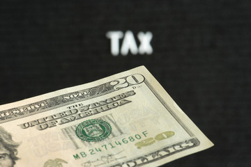 Ein Dollar Geldschein und die Steuern in Amerika