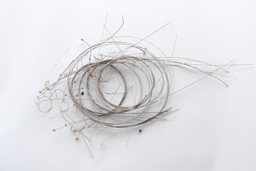 使い古したエレキギターの弦の交換 © Free1970