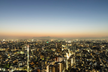 Fototapeta na wymiar 東京世田谷の夜景と遠方の富士山