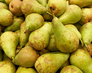 Ripe pears on the storefront in the store