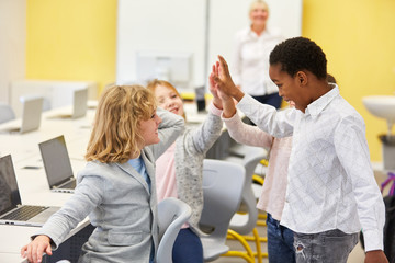 High Five im Computer Unterricht