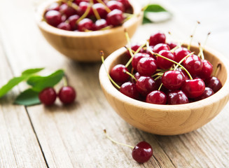 Bowls with cherries