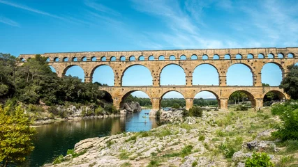 Papier Peint photo Pont du Gard Le Pont du Gard, ancien pont aqueduc romain