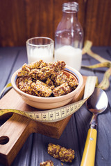 granola with milk
