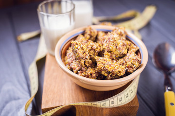 granola with milk