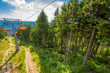 Seilbahnfahrt am Keilberg im Erzgebirge