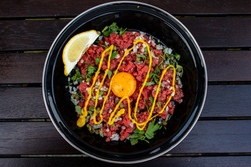 Tartare_traditional_with_mustard