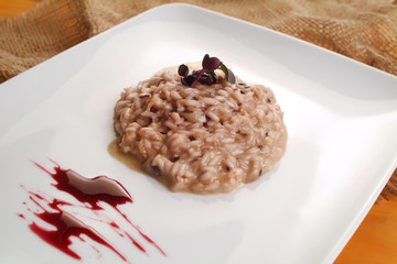Italian food recipes, Risotto with red Radicchio salad.