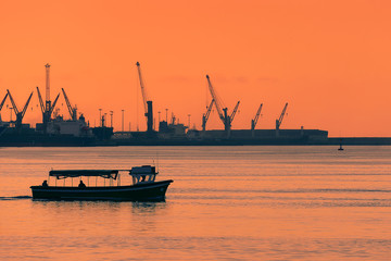 Fototapeta premium boat transporting people at sunset between Getxo and Portugalete