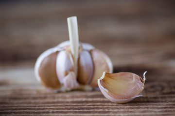 Garlic lies on a wooden chopping Board.