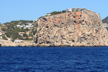 Costa dell'isola di Ibiza vista dal mare