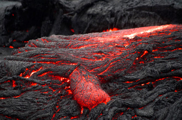 Flie&szlig;endes Lava im Volcano National Park auf Big Island, Hawaii